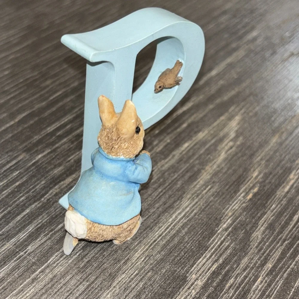 Peter Rabbit Alphabet Figurine Enesco 2005 Letter P Running Petter Rabbit A5008